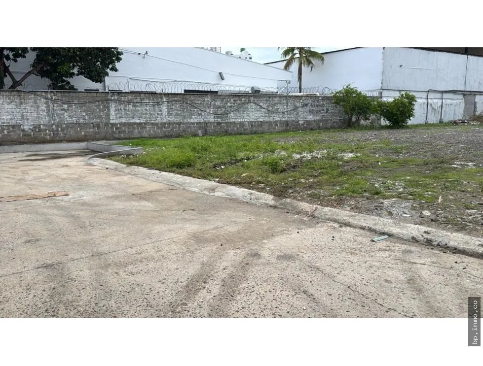 SE ALQULA BODEGA EN CARRASQUILLA
