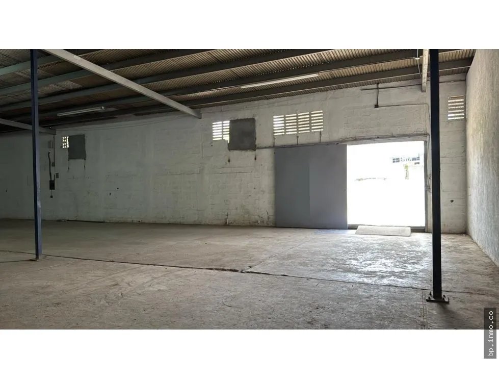 SE ALQULA BODEGA EN CARRASQUILLA
