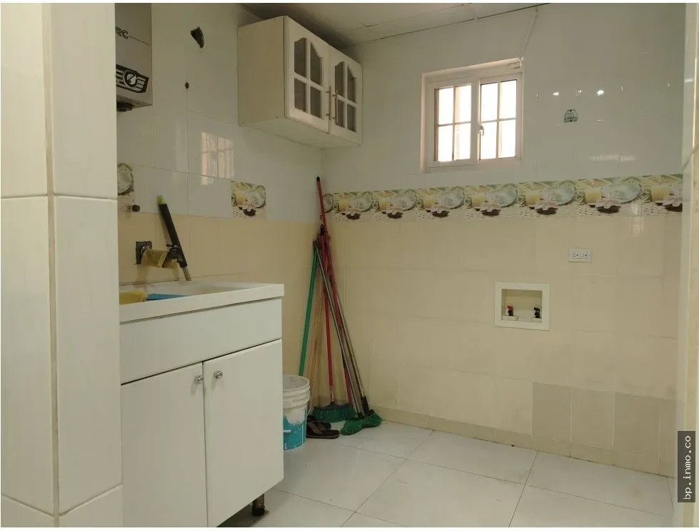 SE VENDE CASA EN PRADERAS DEL ROCIO, VILLA ZAITA