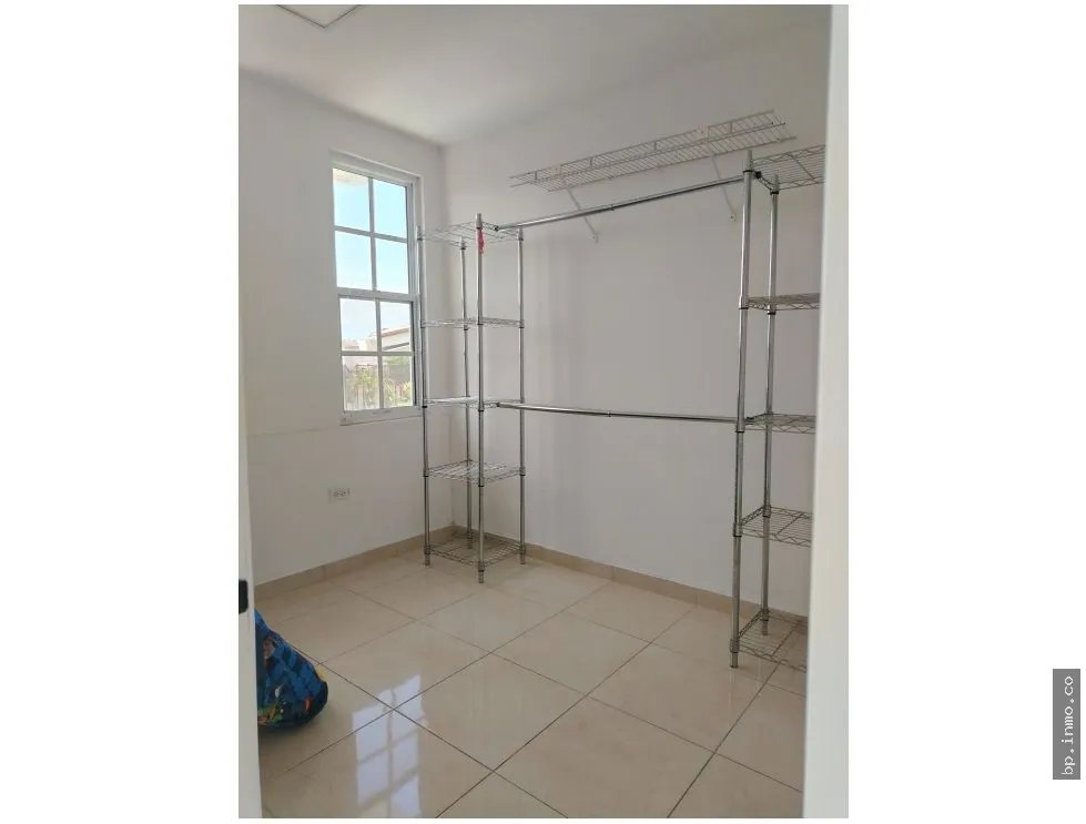 SE VENDE CASA EN PRADERAS DEL ROCIO, VILLA ZAITA
