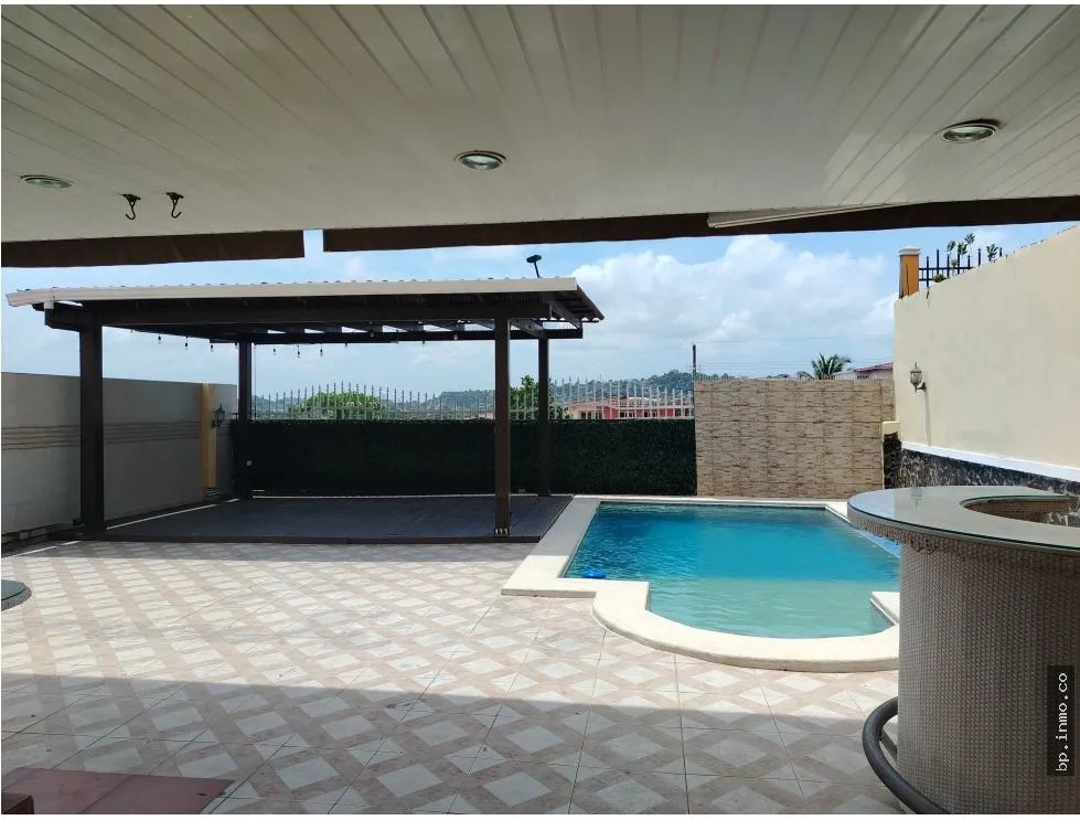 SE VENDE CASA EN PRADERAS DEL ROCIO, VILLA ZAITA
