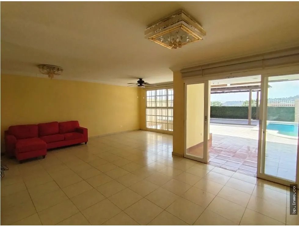 SE VENDE CASA EN PRADERAS DEL ROCIO, VILLA ZAITA