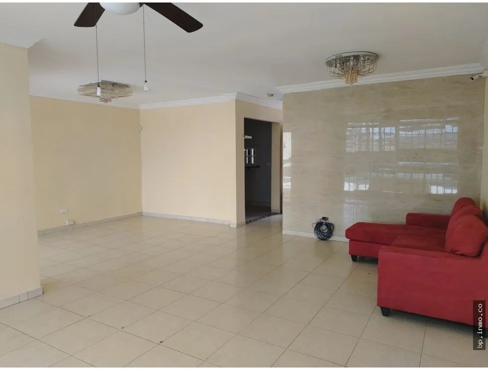 SE VENDE CASA EN PRADERAS DEL ROCIO, VILLA ZAITA
