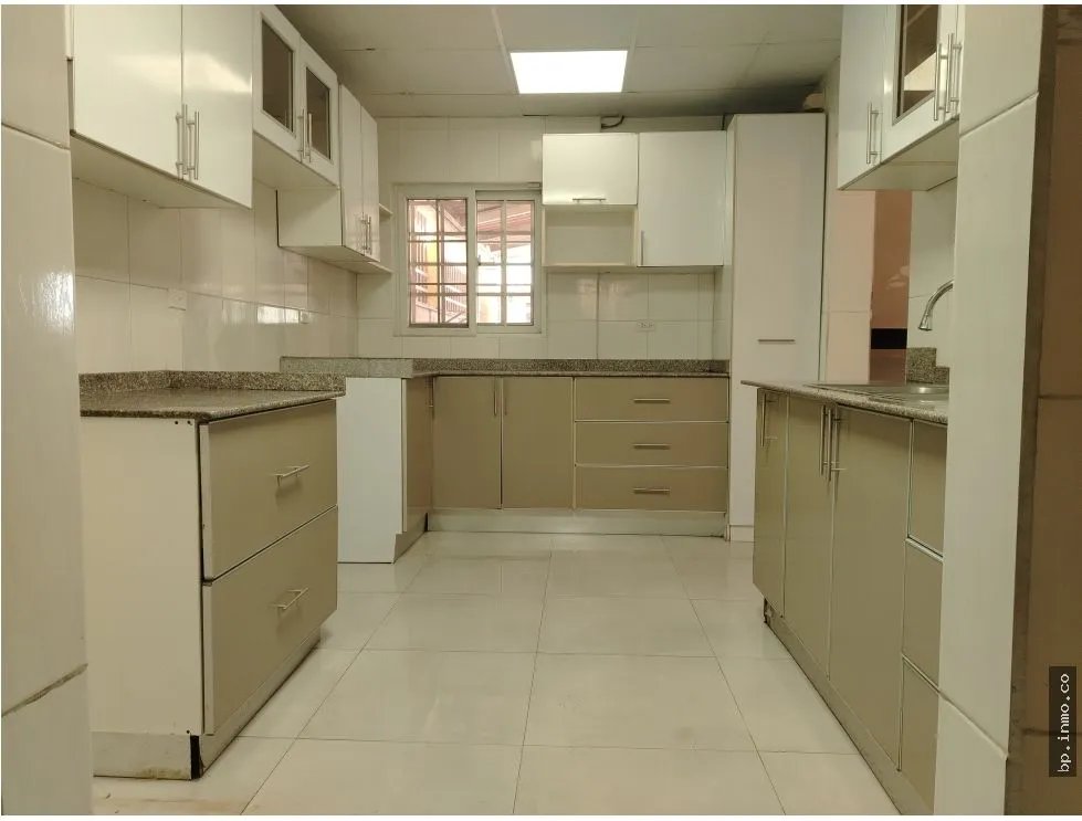 SE VENDE CASA EN PRADERAS DEL ROCIO, VILLA ZAITA