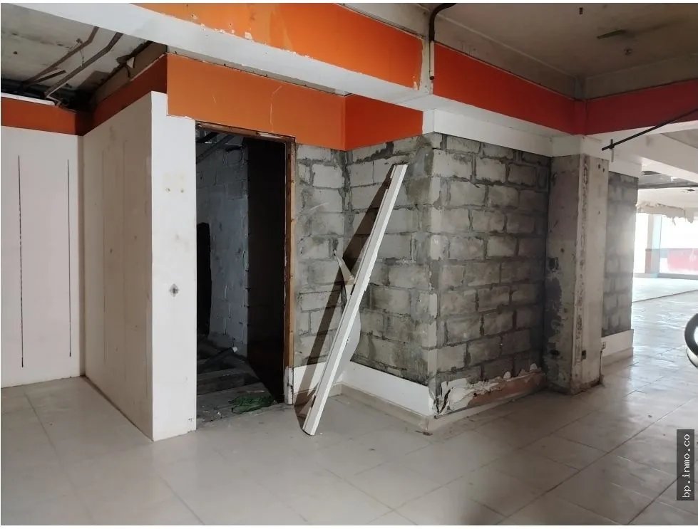 SE VENDE EDIFICIO EN CALIDONIA