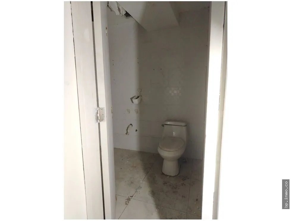 SE VENDE EDIFICIO EN CALIDONIA