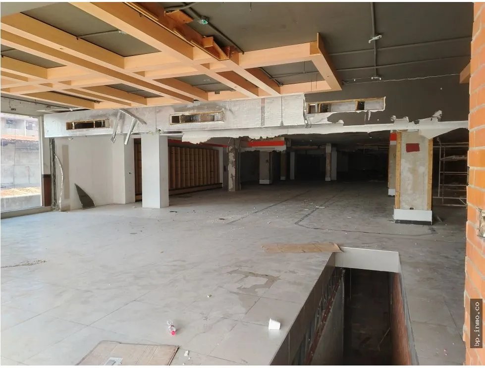 SE VENDE EDIFICIO EN CALIDONIA