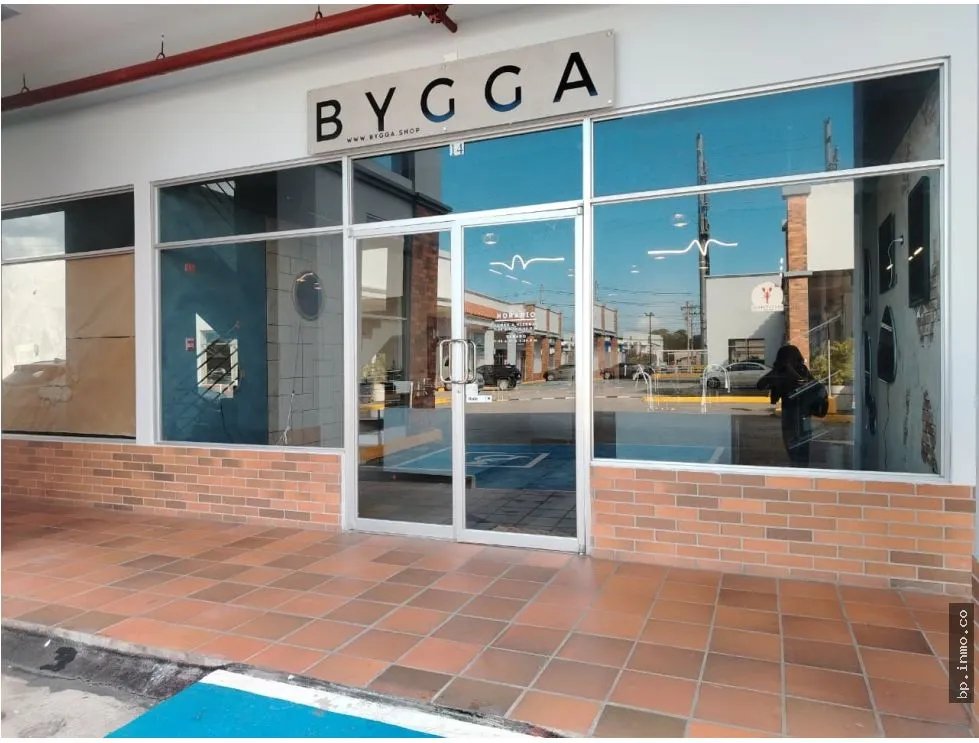 SE VENDE LOCAL DE 122.08 m2 EN BRISAS DEL GOLF