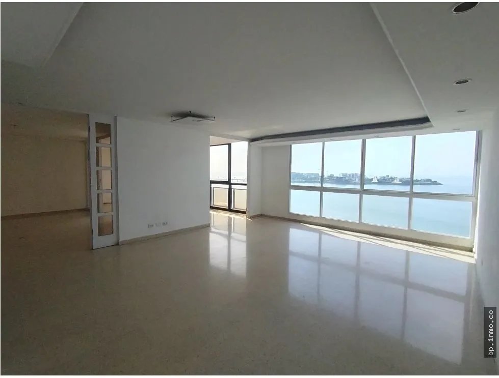 SE VENDE APTO CON VISTA AL MAR EN PAITILLA - PH WINSTON CHURCHILL