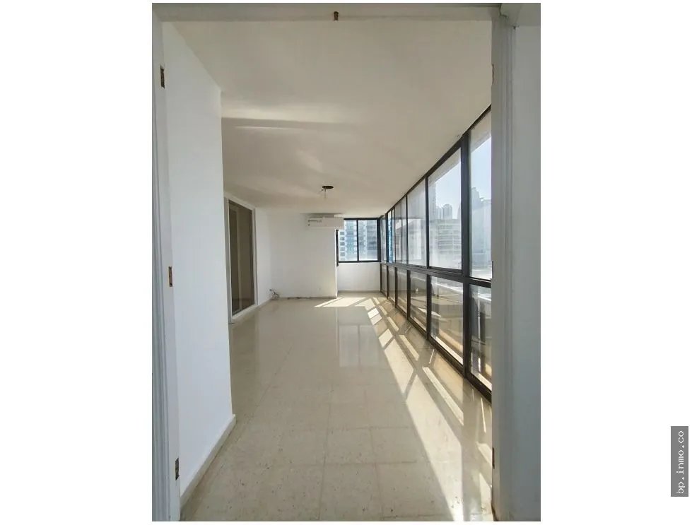 SE VENDE APTO CON VISTA AL MAR EN PAITILLA - PH WINSTON CHURCHILL