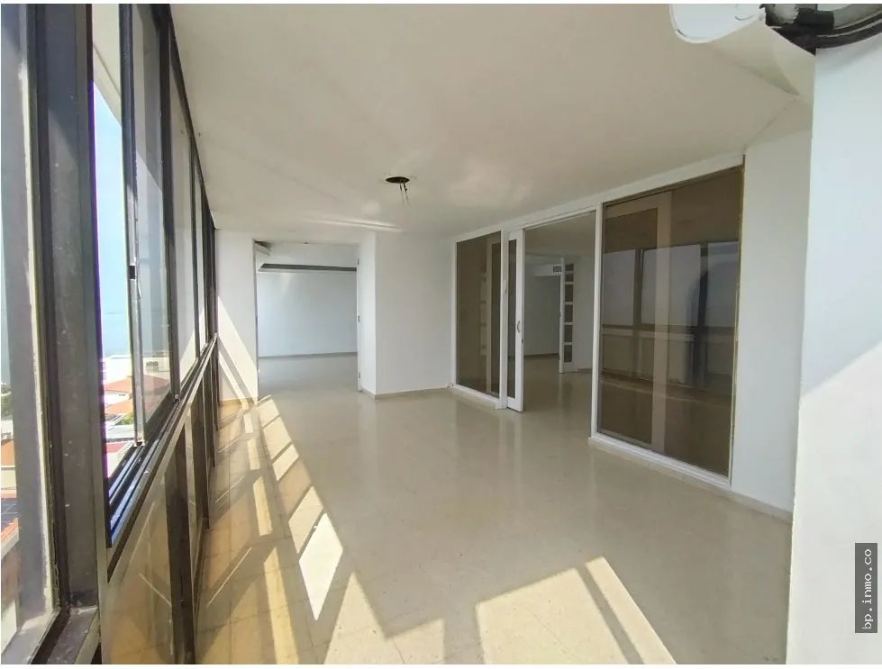 SE VENDE APTO CON VISTA AL MAR EN PAITILLA - PH WINSTON CHURCHILL