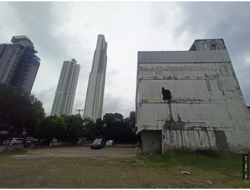 SE VENDE  EDIFICIO EN CALIDONIA