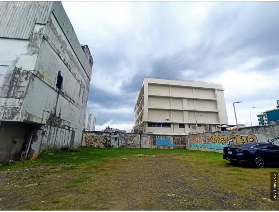 SE VENDE  EDIFICIO EN CALIDONIA