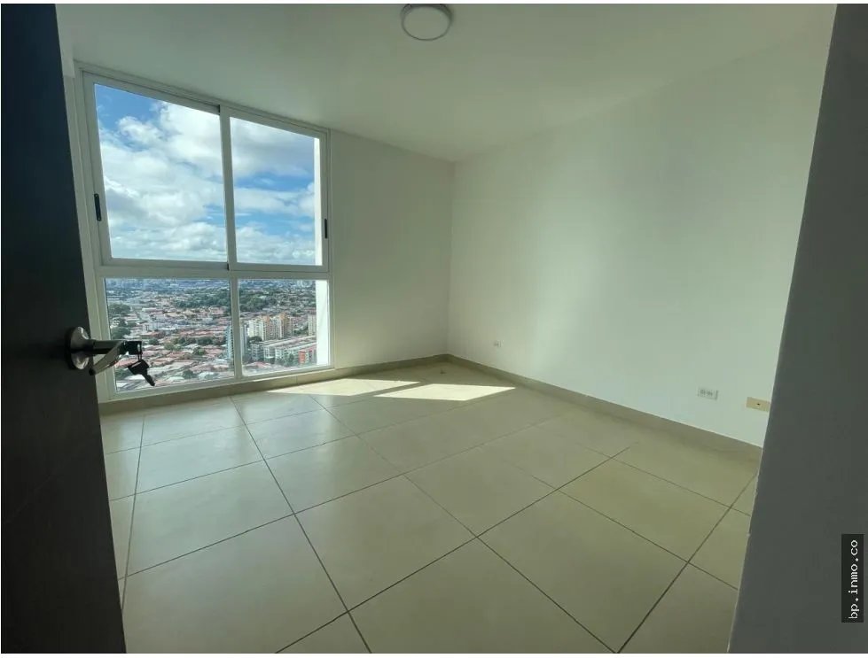 APARTMENT FOR SALE IN KING'S PARK