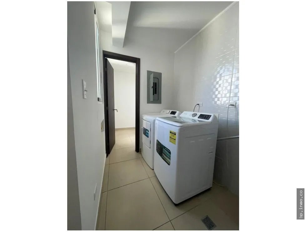 APARTMENT FOR SALE IN KING'S PARK