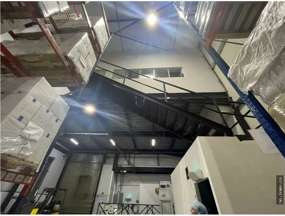 SE VENDE GALERA DE 550 M2 EN LAS MAÑANITAS