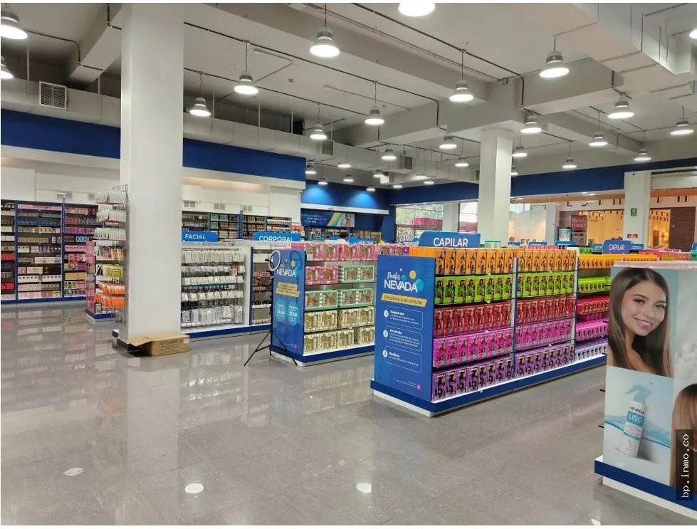 SE VENDE LOCAL EN ALBROOK, PASILLO DE LA CEBRA