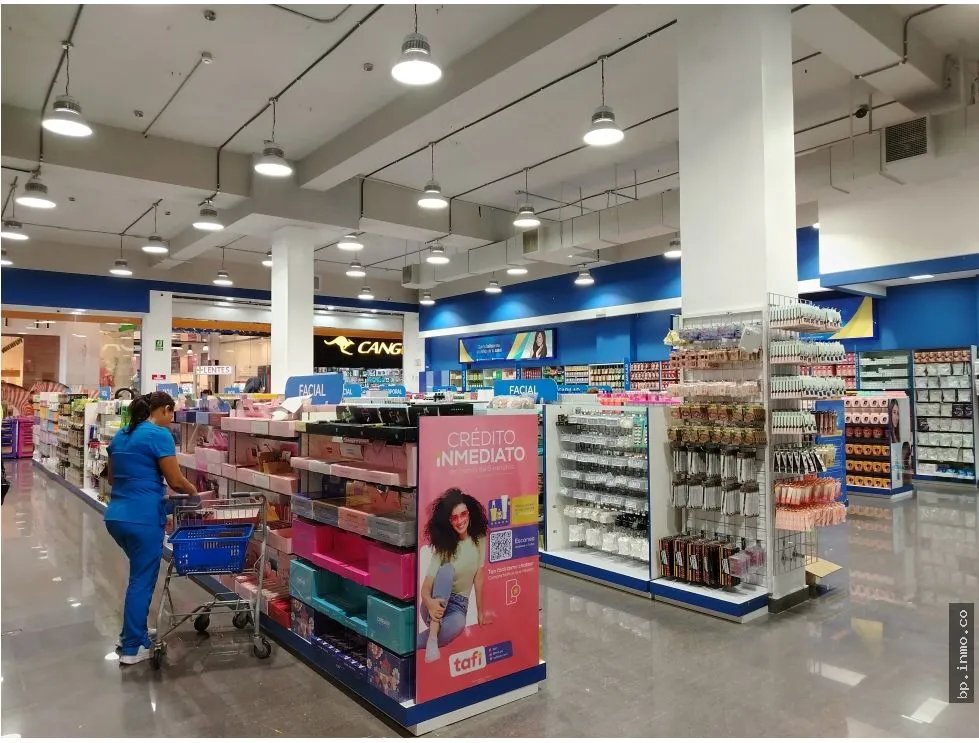 SE VENDE LOCAL EN ALBROOK, PASILLO DE LA CEBRA