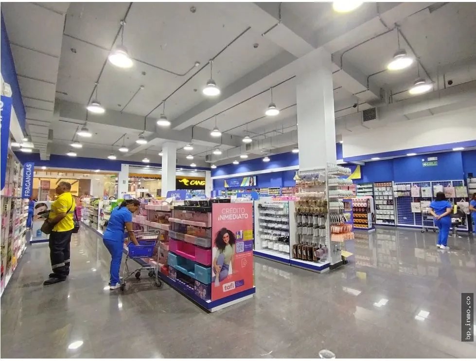 SE VENDE LOCAL EN ALBROOK, PASILLO DE LA CEBRA
