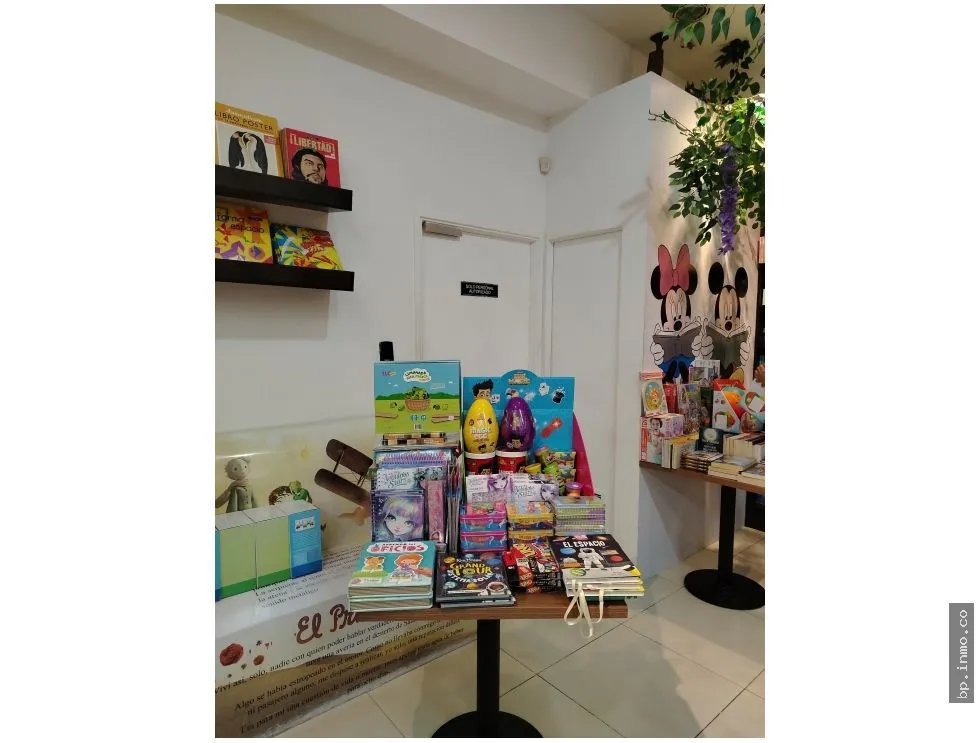 SE VENDE LOCAL EN ALBROOK, PASILLO DEL DELFÍN
