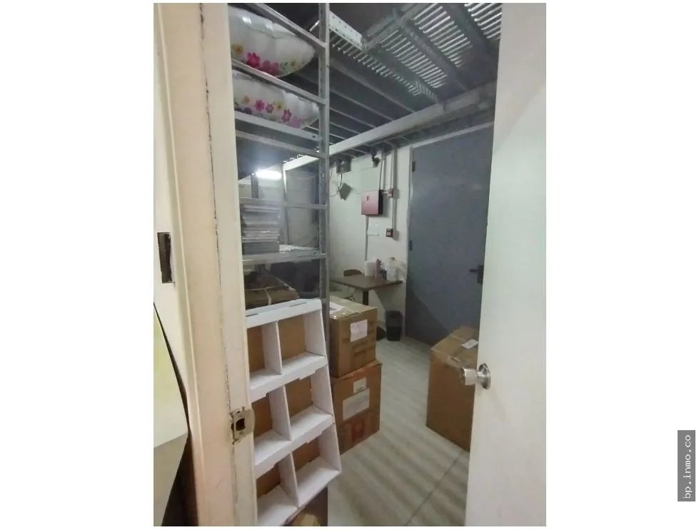 SE VENDE LOCAL EN ALBROOK, PASILLO DEL DELFÍN