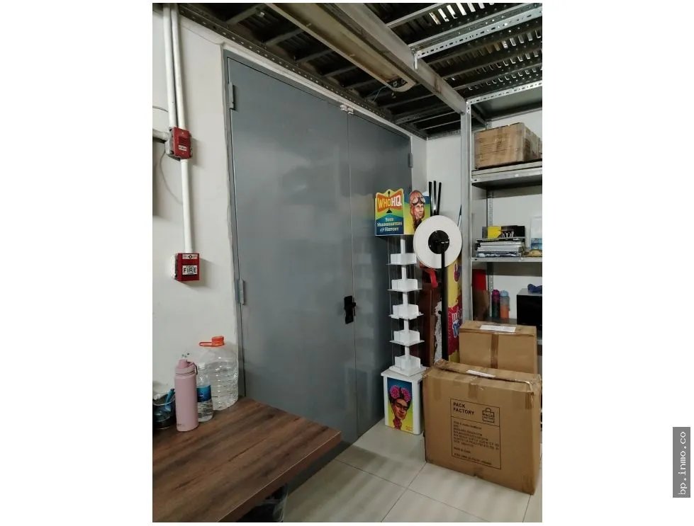 SE VENDE LOCAL EN ALBROOK, PASILLO DEL DELFÍN