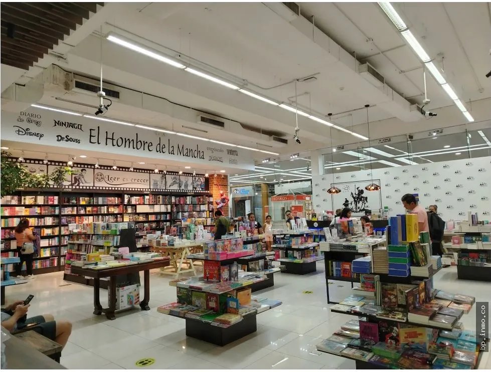 SE VENDE LOCAL EN ALBROOK, PASILLO DEL DELFÍN