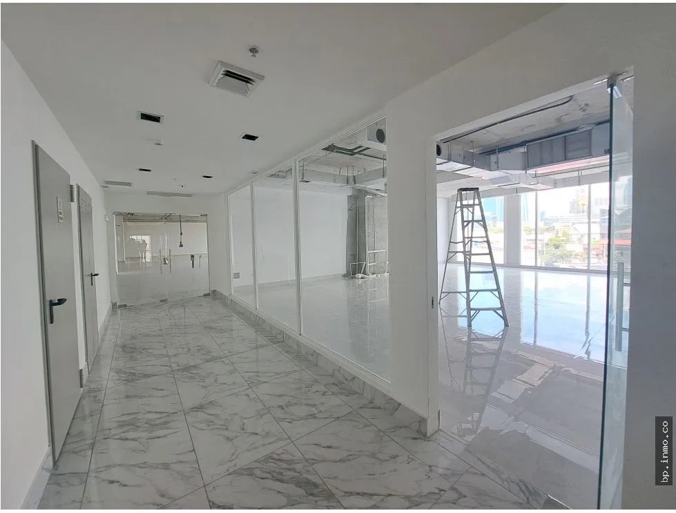 SE ALQUILAN OFICINAS EN THE TOWERS BUSINESS PLAZA