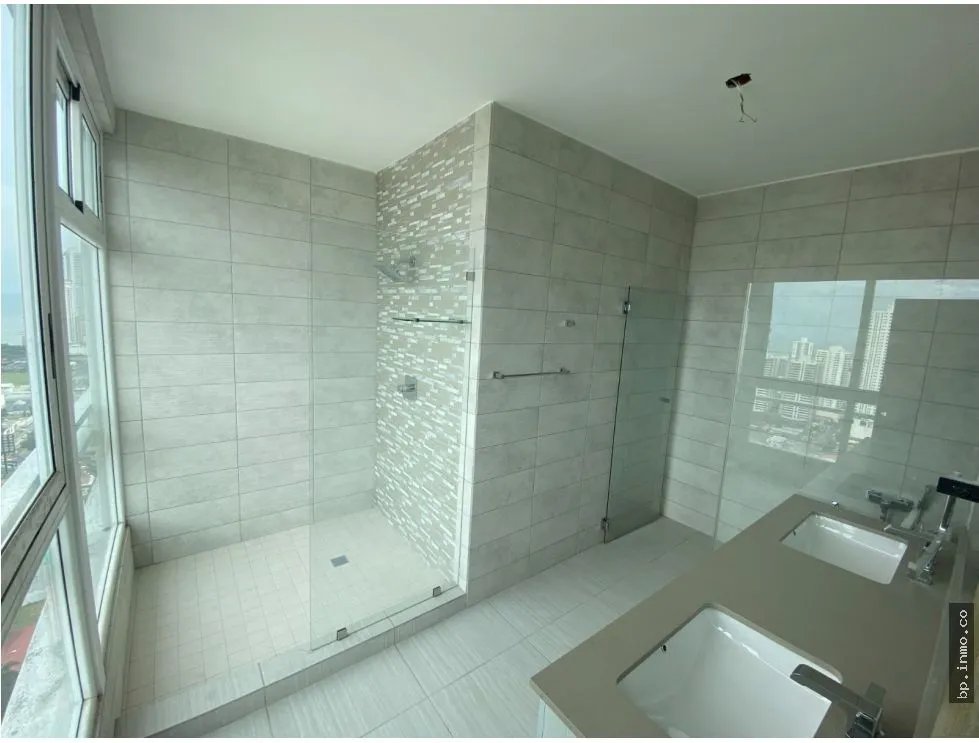 SE VENDE APARTAMENTO EN THE TOWERS RESIDENCES, CALLE 50