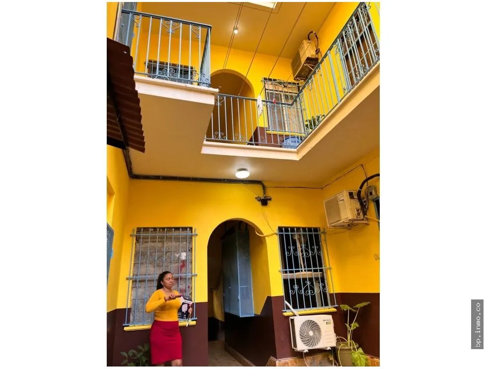 SE VENDE CASA ESTUDIANTES, SANTA ANA