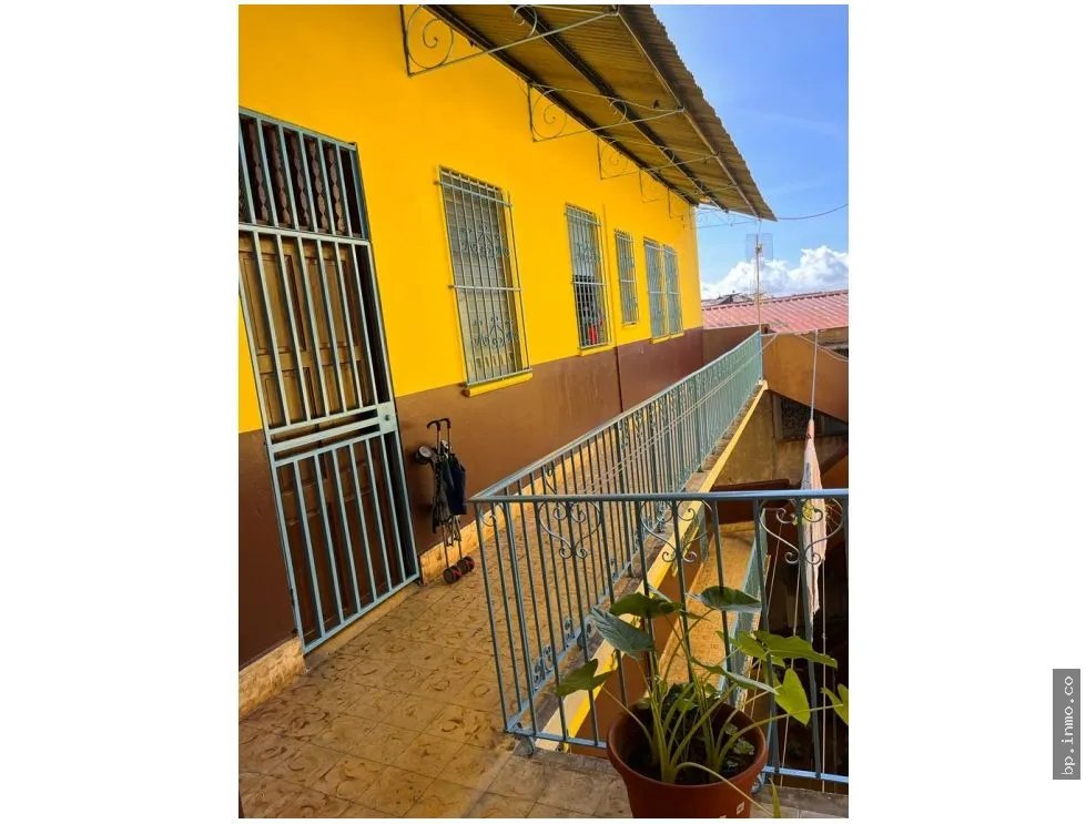 SE VENDE CASA ESTUDIANTES, SANTA ANA