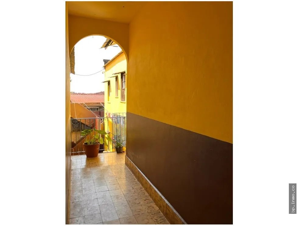 SE VENDE CASA ESTUDIANTES, SANTA ANA