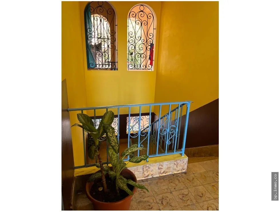 SE VENDE CASA ESTUDIANTES, SANTA ANA