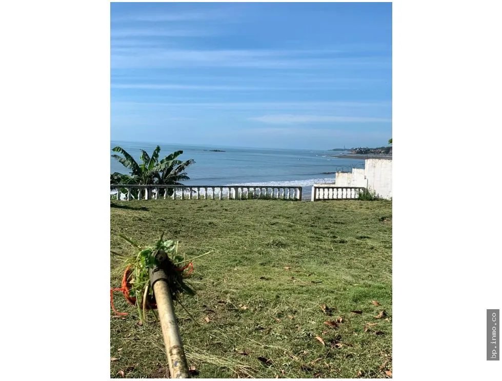 SE VENDE TERRENO FRENTE A LA PLAYA DE 2,100 M2