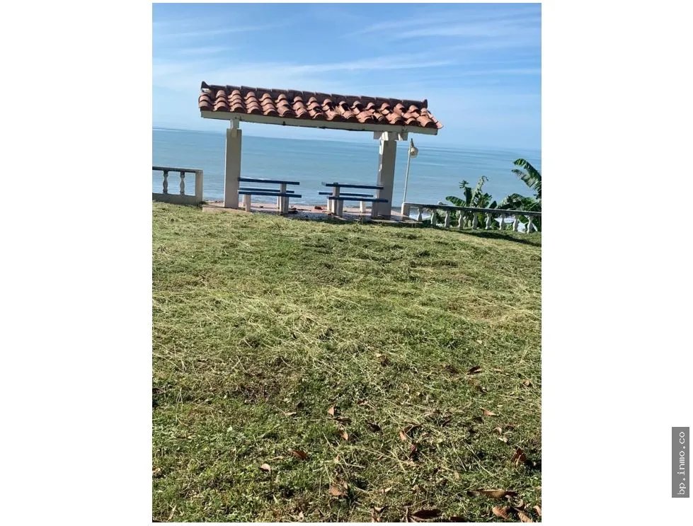 SE VENDE TERRENO FRENTE A LA PLAYA DE 2,100 M2