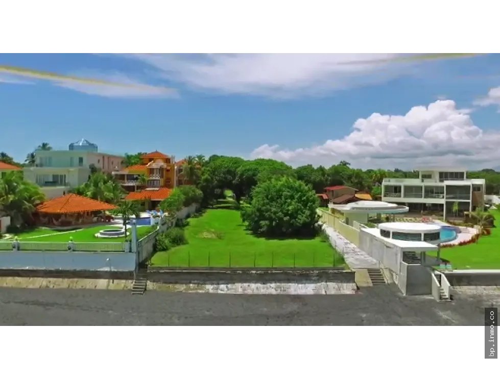 BEACHFRONT LAND FOR SALE IN CORONADO - 2000 M2