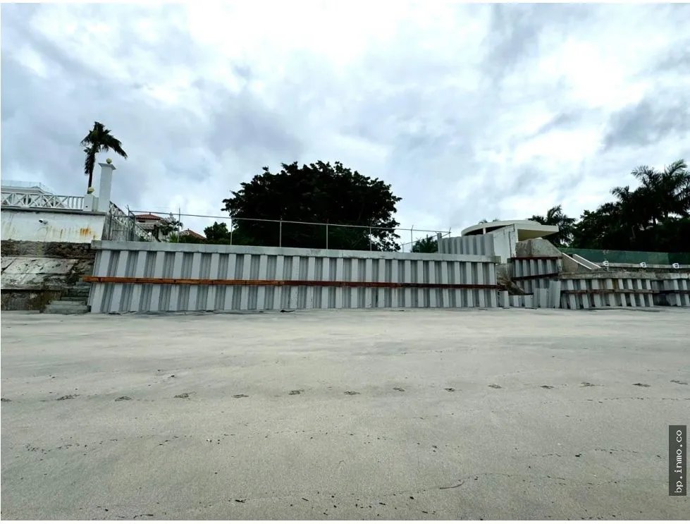 BEACHFRONT LAND FOR SALE IN CORONADO - 2000 M2