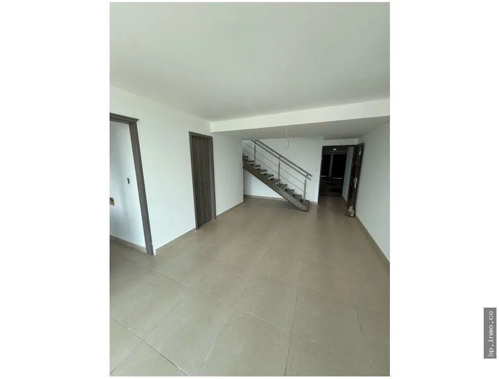 PENTHOUSE FOR SALE IN KING'S PARK, CONDADO DEL REY