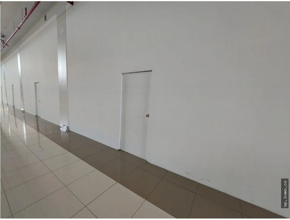 COMMERCIAL SPACE FOR SALE ON GROUND FLOOR 102 m2 IN FEDERAL MALL
