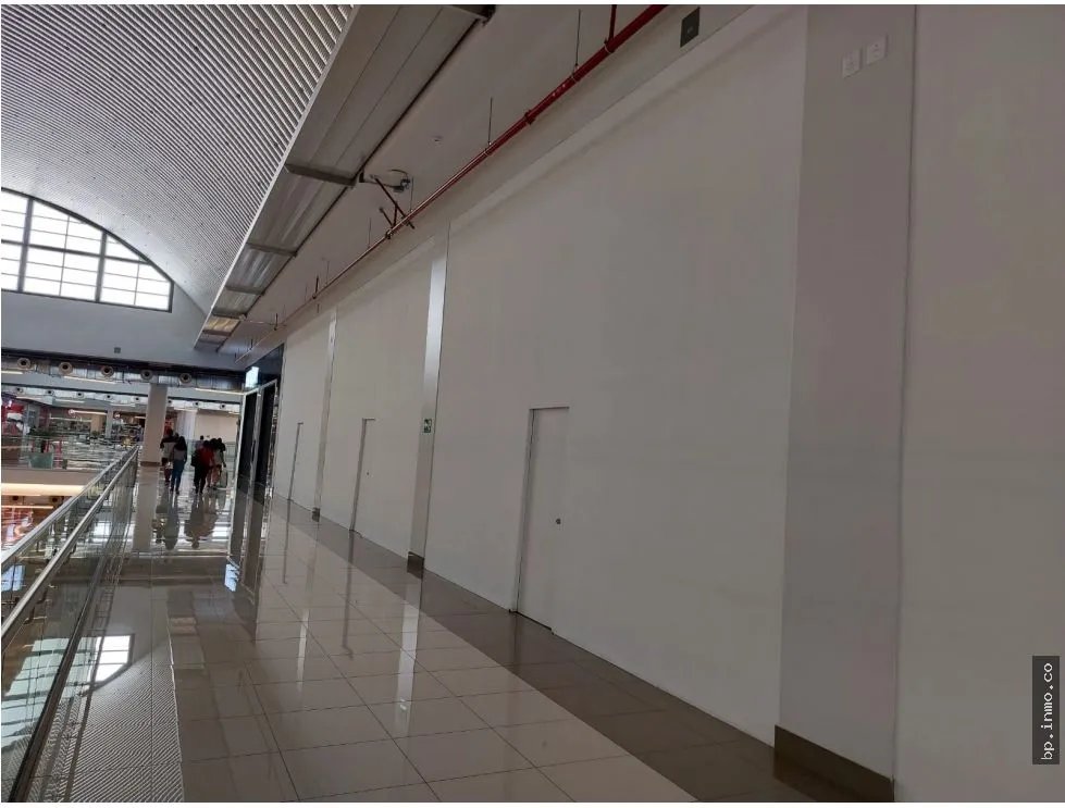 COMMERCIAL SPACE FOR SALE ON GROUND FLOOR 102 m2 IN FEDERAL MALL