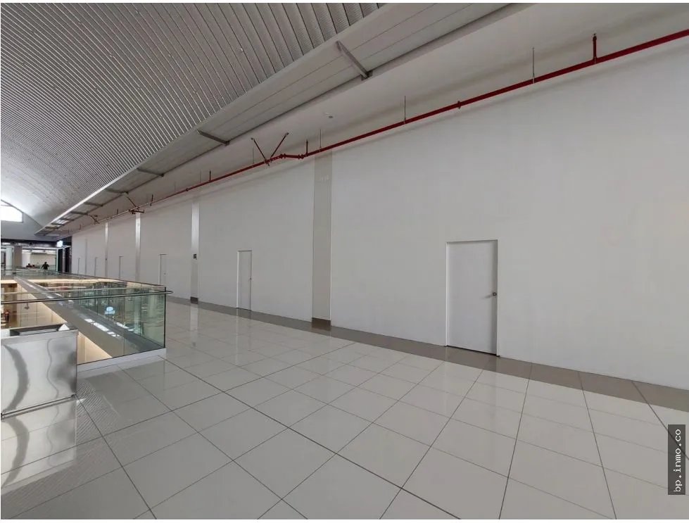 COMMERCIAL SPACE FOR SALE ON GROUND FLOOR 102 m2 IN FEDERAL MALL