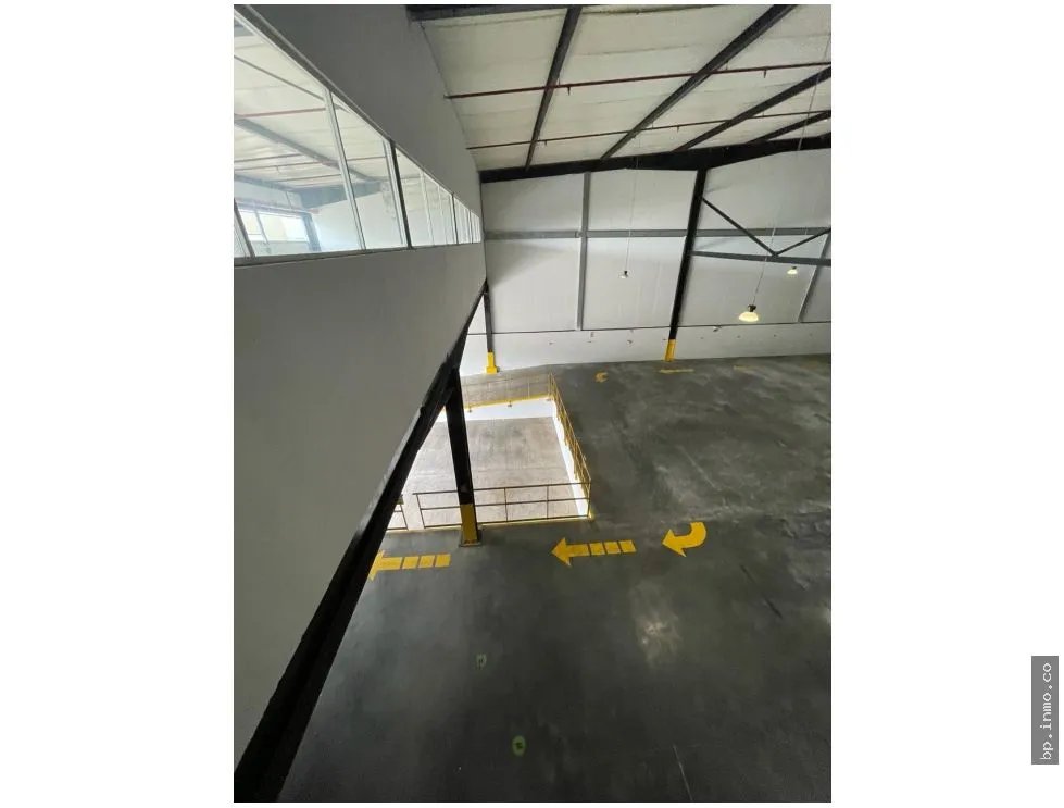 WAREHOUSE OF 1,200 M² FOR SALE IN LAS MAÑANITAS