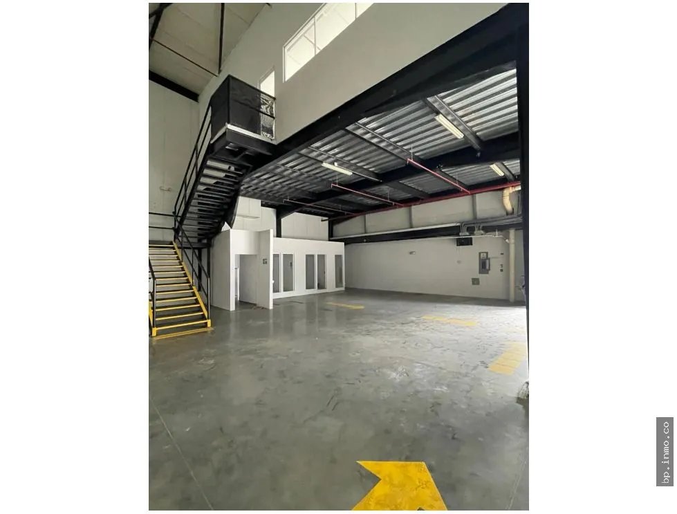 WAREHOUSE OF 1,200 M² FOR SALE IN LAS MAÑANITAS
