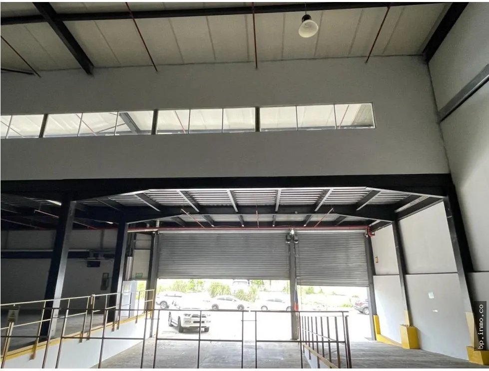 WAREHOUSE OF 1,200 M² FOR SALE IN LAS MAÑANITAS