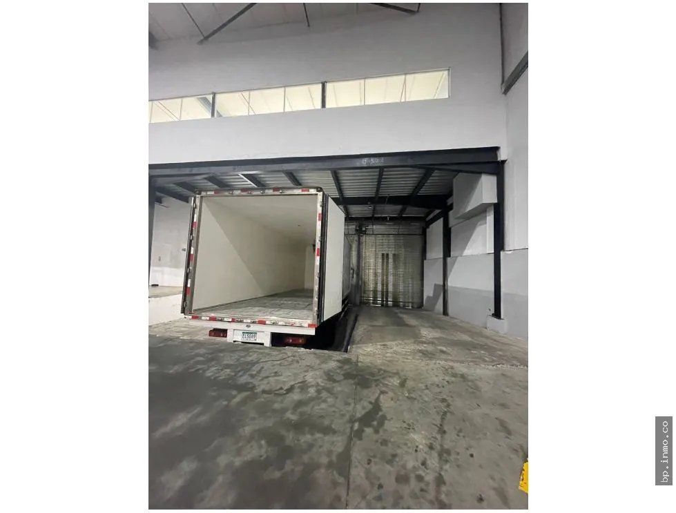 WAREHOUSE OF 1,200 M² FOR SALE IN LAS MAÑANITAS