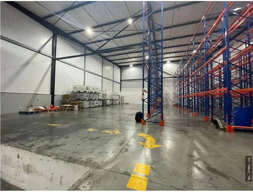 WAREHOUSE OF 1,200 M² FOR SALE IN LAS MAÑANITAS