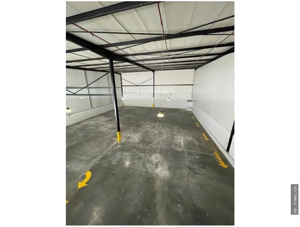 WAREHOUSE OF 1,200 M² FOR SALE IN LAS MAÑANITAS