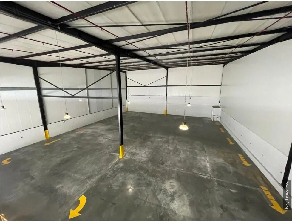 WAREHOUSE OF 1,200 M² FOR SALE IN LAS MAÑANITAS