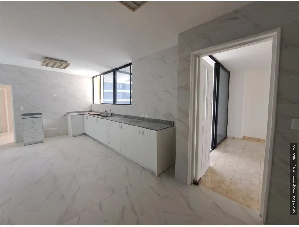 APARTMENT AVAILABLE IN PH GOLDEN PALACE, PAITILLA