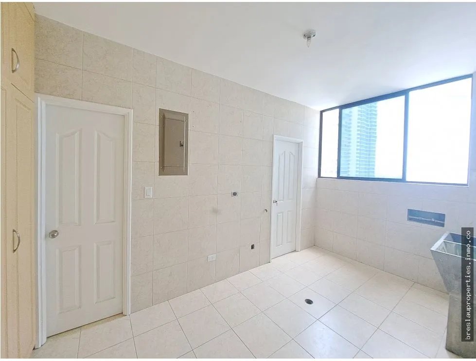 APARTMENT AVAILABLE IN PH GOLDEN PALACE, PAITILLA
